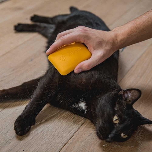 Perie soft pentru masaj si indepartarea parului de caine si pisica, plastic, galben, 90x64x38 mm Perie soft pentru masaj si indepartarea parului de caine si pisica, plastic, galben, 90x64x38 mm