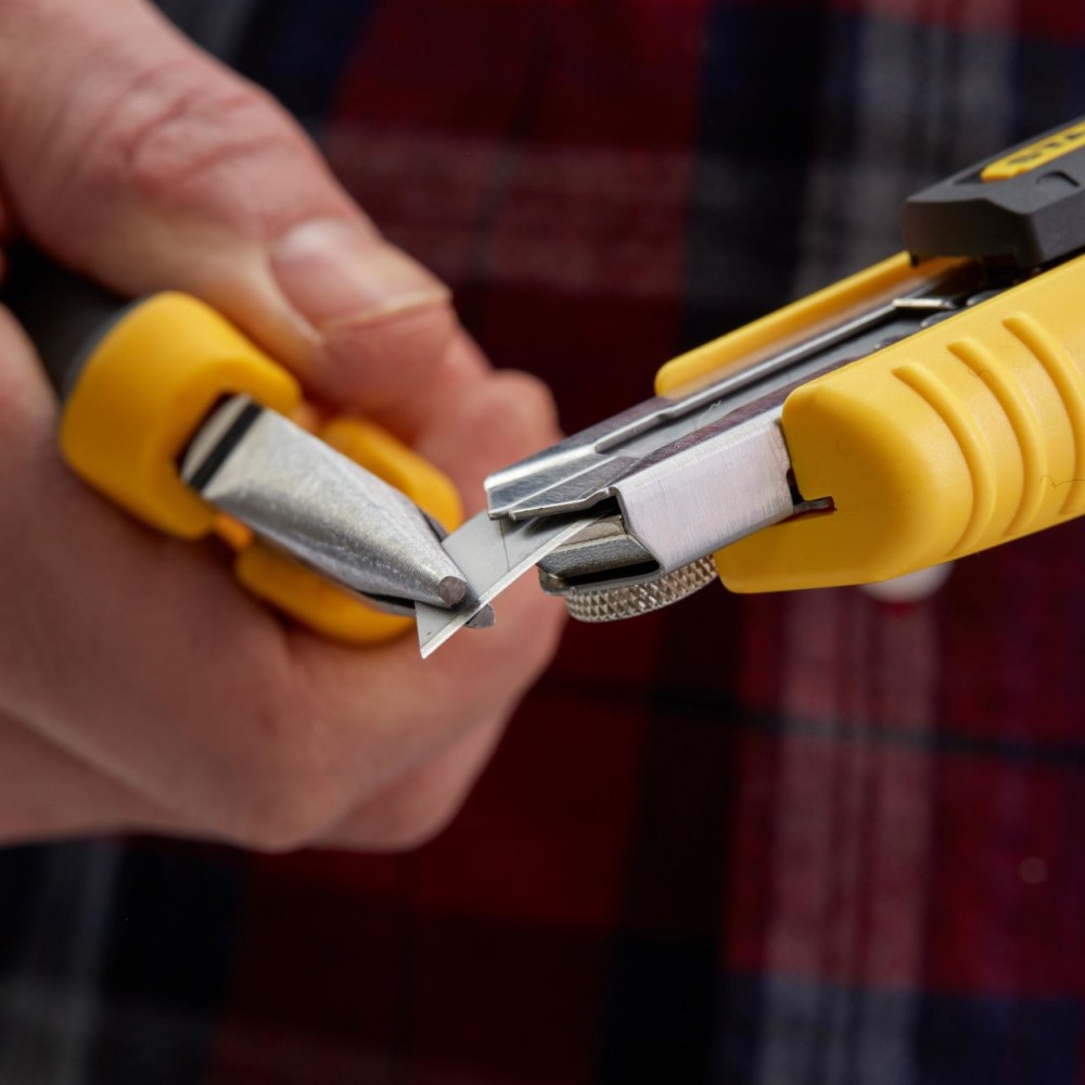 Cutter Stanley FatMax, 18 mm, 6 lame incluse