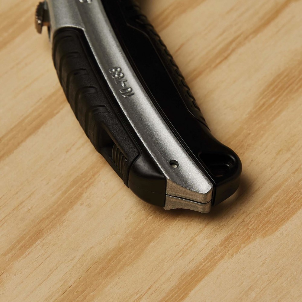 Cutter Stanley cu lama retractabila,180 mm, 3 lame incluse