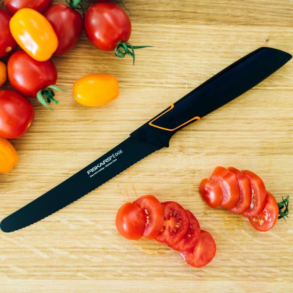 Cutit pentru tomate Fiskars Edge, 13 cm, otel inoxidabil Cutit pentru tomate Fiskars Edge, 13 cm, otel inoxidabil