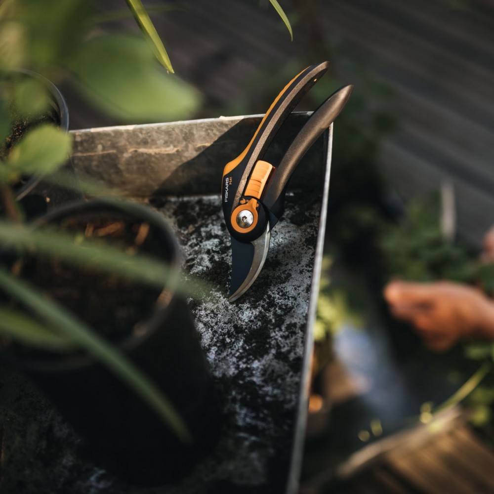 Foarfeca pentru gradina pas cu pas Fiskars Plus (P541)