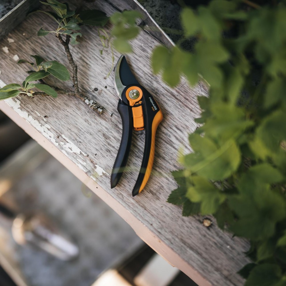 Foarfeca pentru gradina pas cu pas Fiskars Plus (P541)