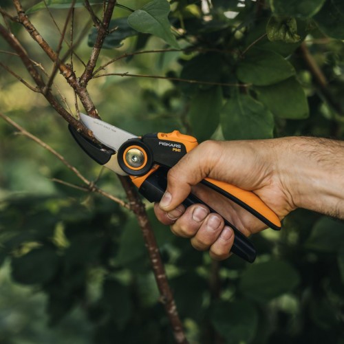 Foarfeca de gradina nicovala Fiskars PoweGear X (P941)