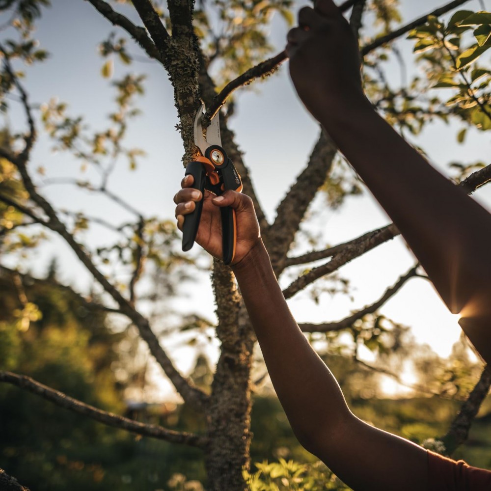 Foarfeca de gradina pas cu pas Fiskars PowerGearX (P961)