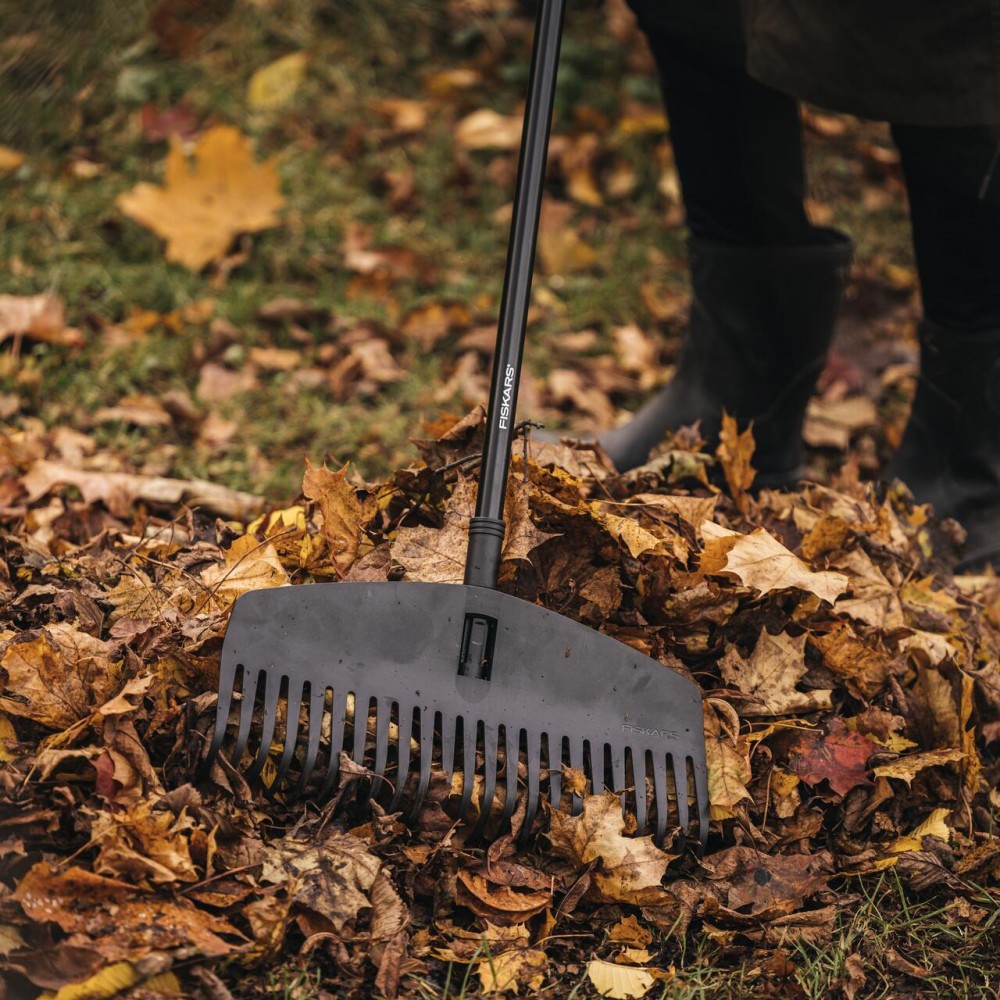 Grebla cu coada pentru frunze Fiskars Solid M, 1063090, 500 g