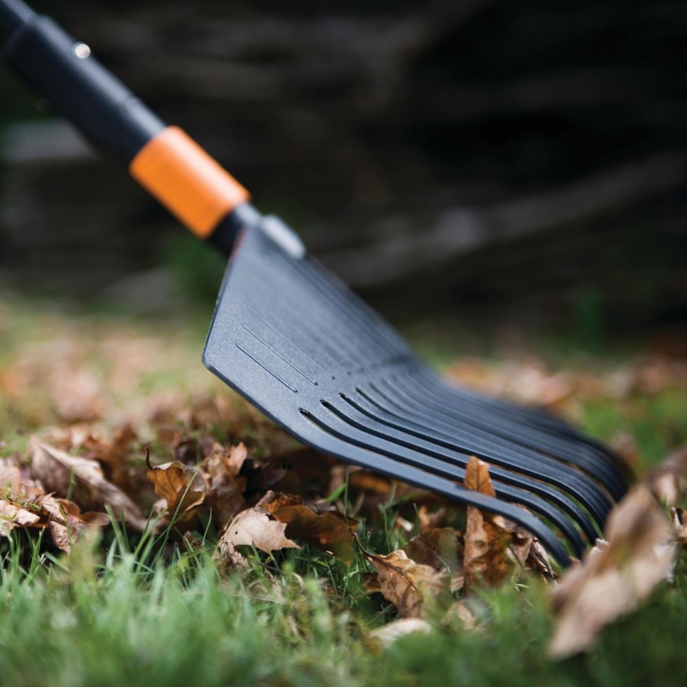 Grebla pentru frunze Fiskars QuikFit, 415 mm, 320 g