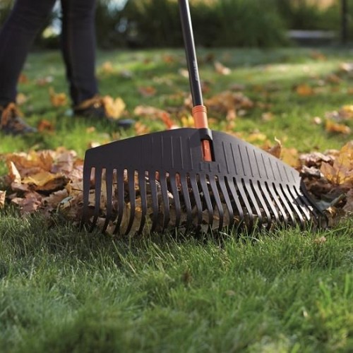 Grebla pentru frunze Fiskars Solid L, 175 cm, 500 g Grebla pentru frunze Fiskars Solid L, 175 cm, 500 g