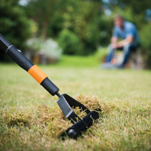 Grebla pentru aerat gazonul Fiskars QuikFit, 360 mm, 990 g Grebla pentru aerat gazonul Fiskars QuikFit, 360 mm, 990 g