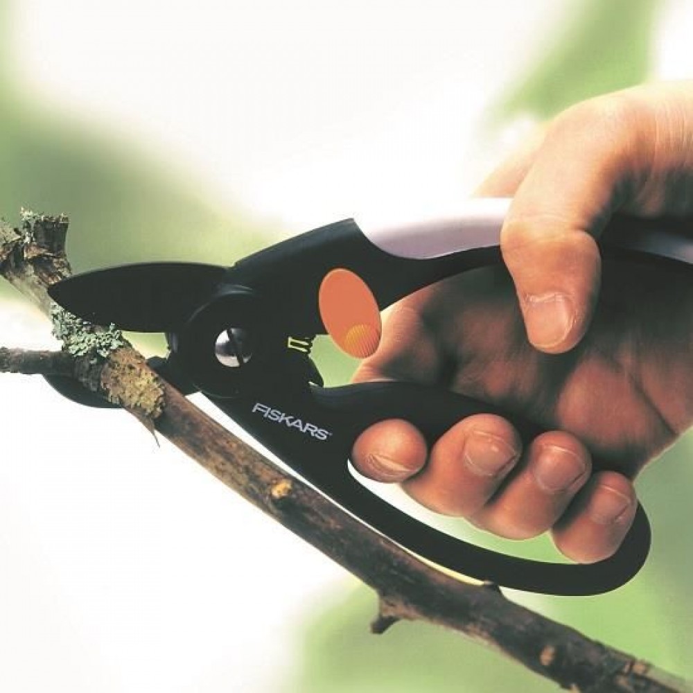 Foarfeca cu garda de protectie Fiskars P43, 265 mm, 180 g, Ø 20 mm Foarfeca cu garda de protectie Fiskars P43, 265 mm, 180 g, Ø 20 mm