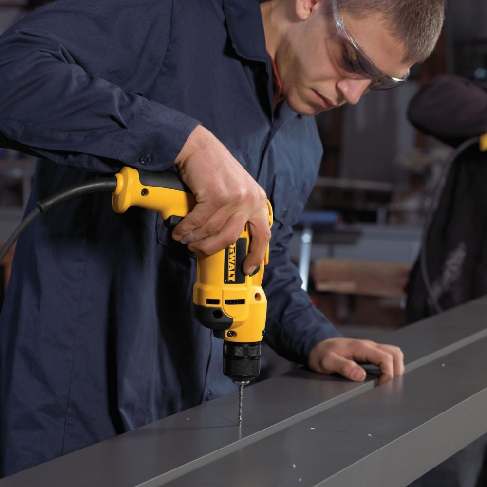 Masina de gaurit DeWalt, DWD112S, 700 W 1.5 - 1 mm Masina de gaurit DeWalt, DWD112S, 700 W 1.5 - 1 mm