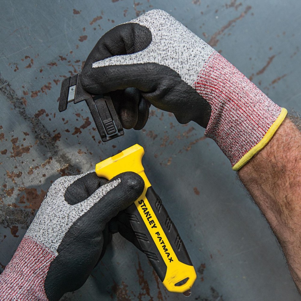 Cutit cu protectie si doua lame pentru deschiderea cutiilor Stanley, FMHT10361-0 Cutit cu protectie si doua lame pentru deschiderea cutiilor Stanley, FMHT10361-0