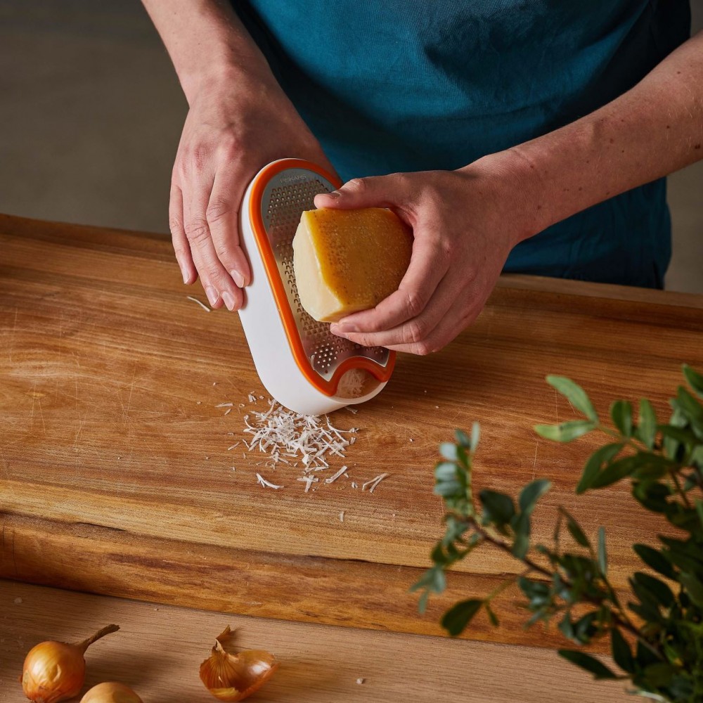 Razatoare cu recipient Fiskars Functional Form, 210 mm, 120 g